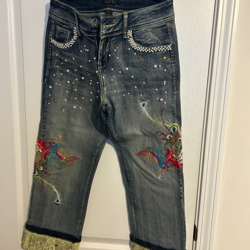Style size 4 capri jeans with pearls and decorative design